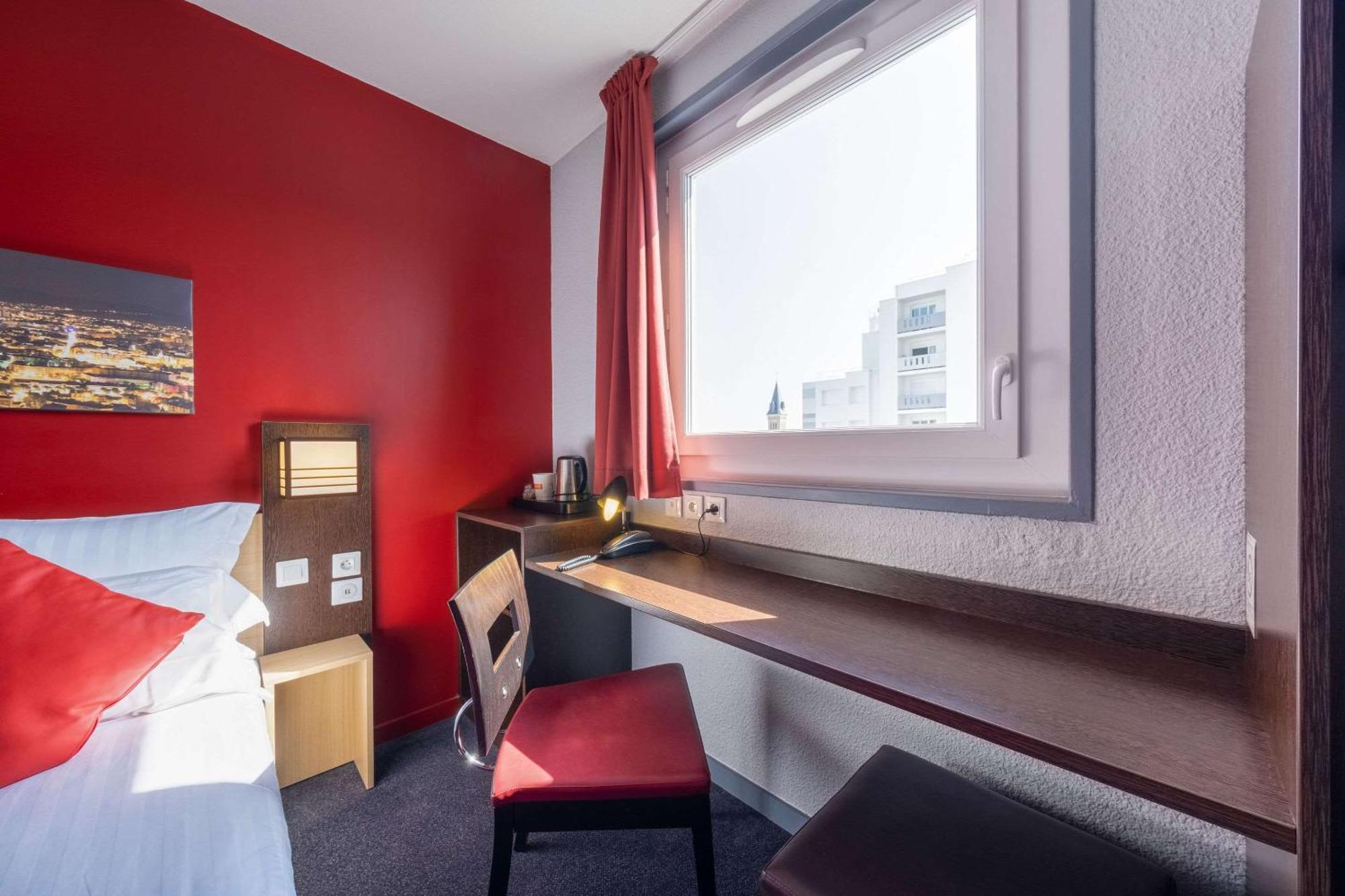 Comfort Hotel Clermont Saint Jacques Clermont-Ferrand Exterior foto