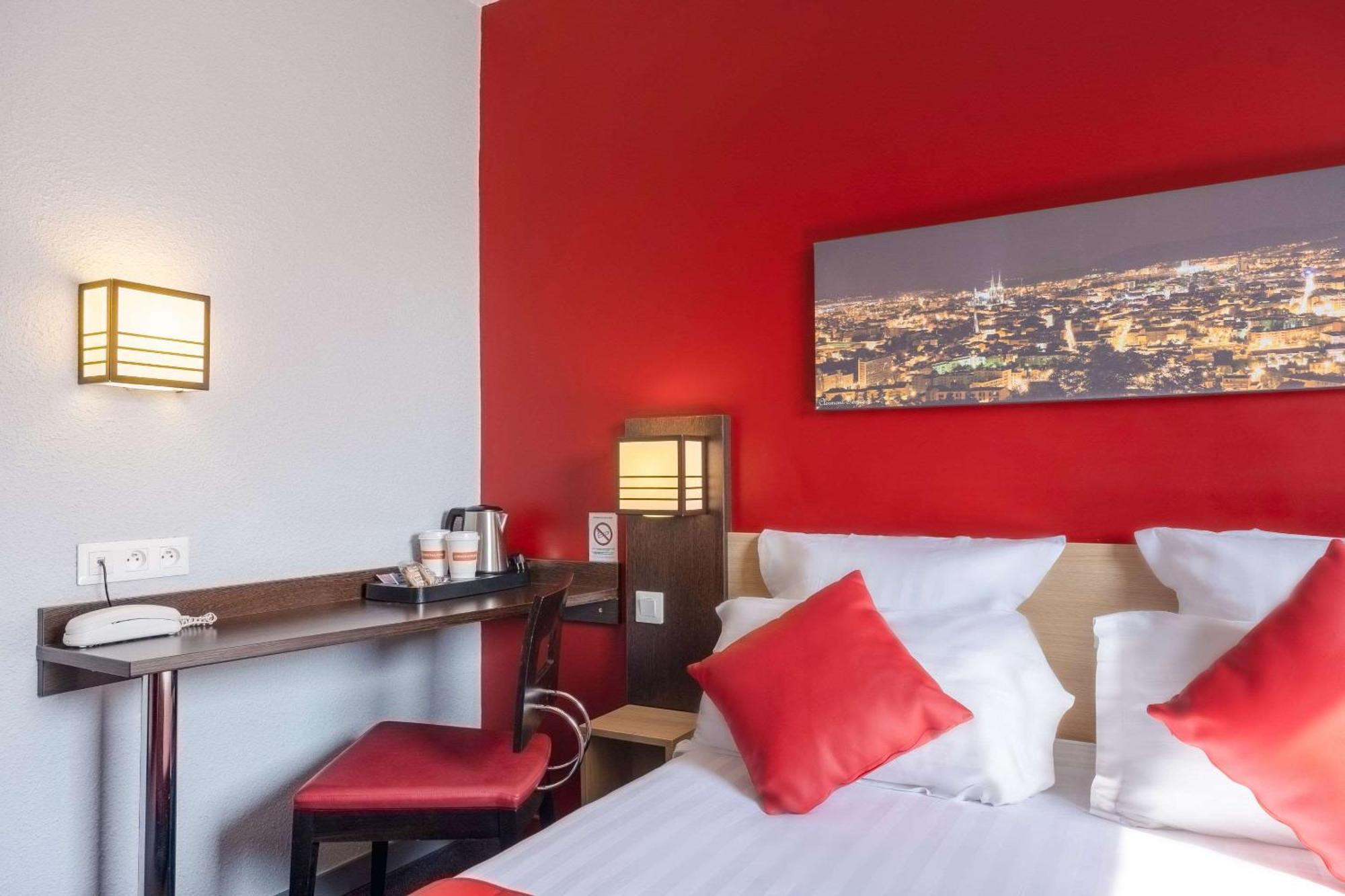 Comfort Hotel Clermont Saint Jacques Clermont-Ferrand Exterior foto